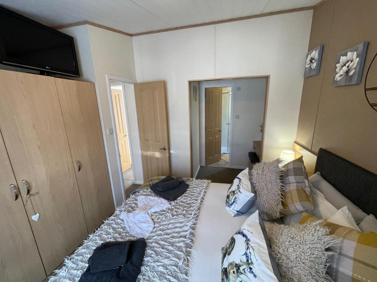 Rudd Lake Luxury Lakeside Lodge With Fishing & Hot Tub@Tattershall Zewnętrze zdjęcie