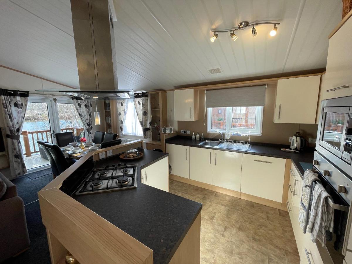 Rudd Lake Luxury Lakeside Lodge With Fishing & Hot Tub@Tattershall Zewnętrze zdjęcie