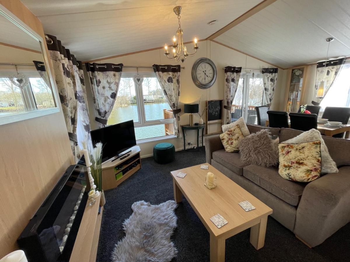 Rudd Lake Luxury Lakeside Lodge With Fishing & Hot Tub@Tattershall Zewnętrze zdjęcie