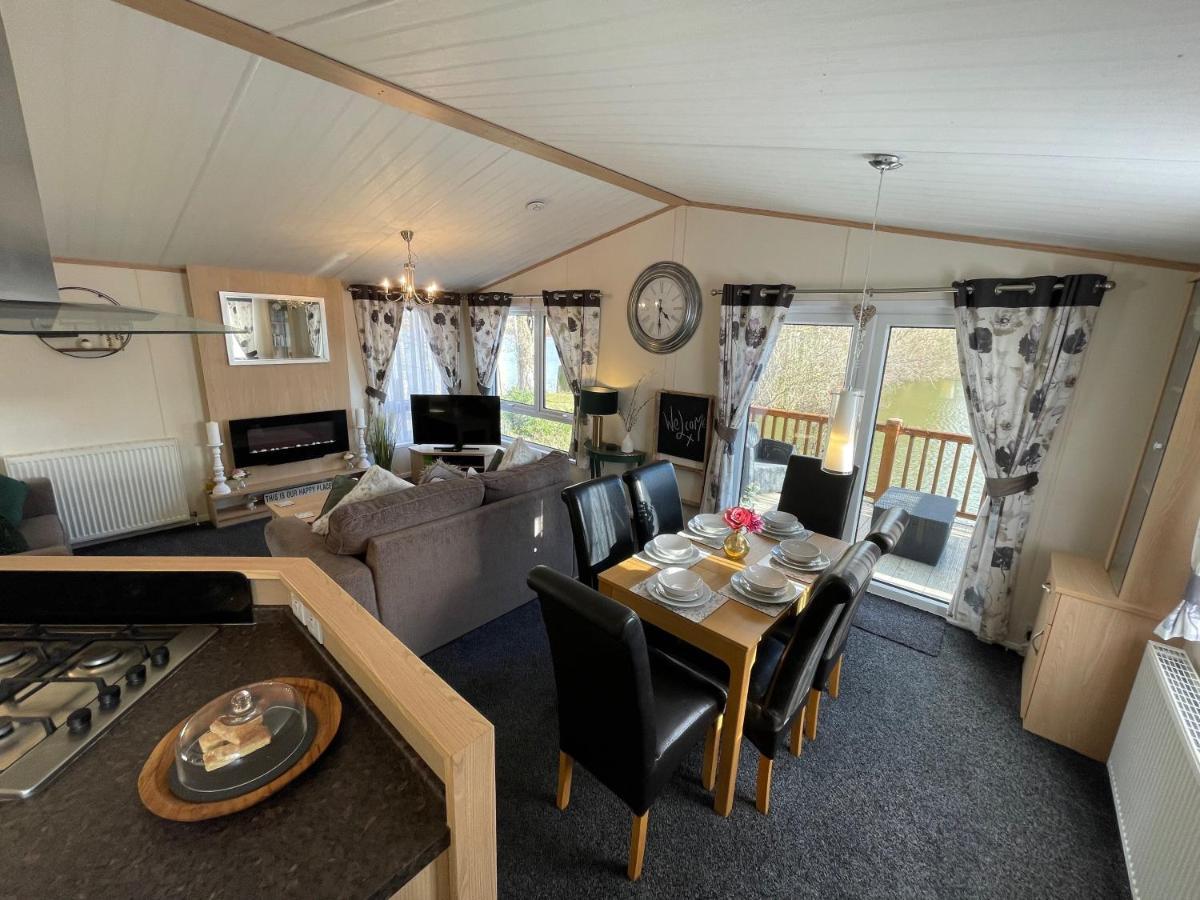 Rudd Lake Luxury Lakeside Lodge With Fishing & Hot Tub@Tattershall Zewnętrze zdjęcie