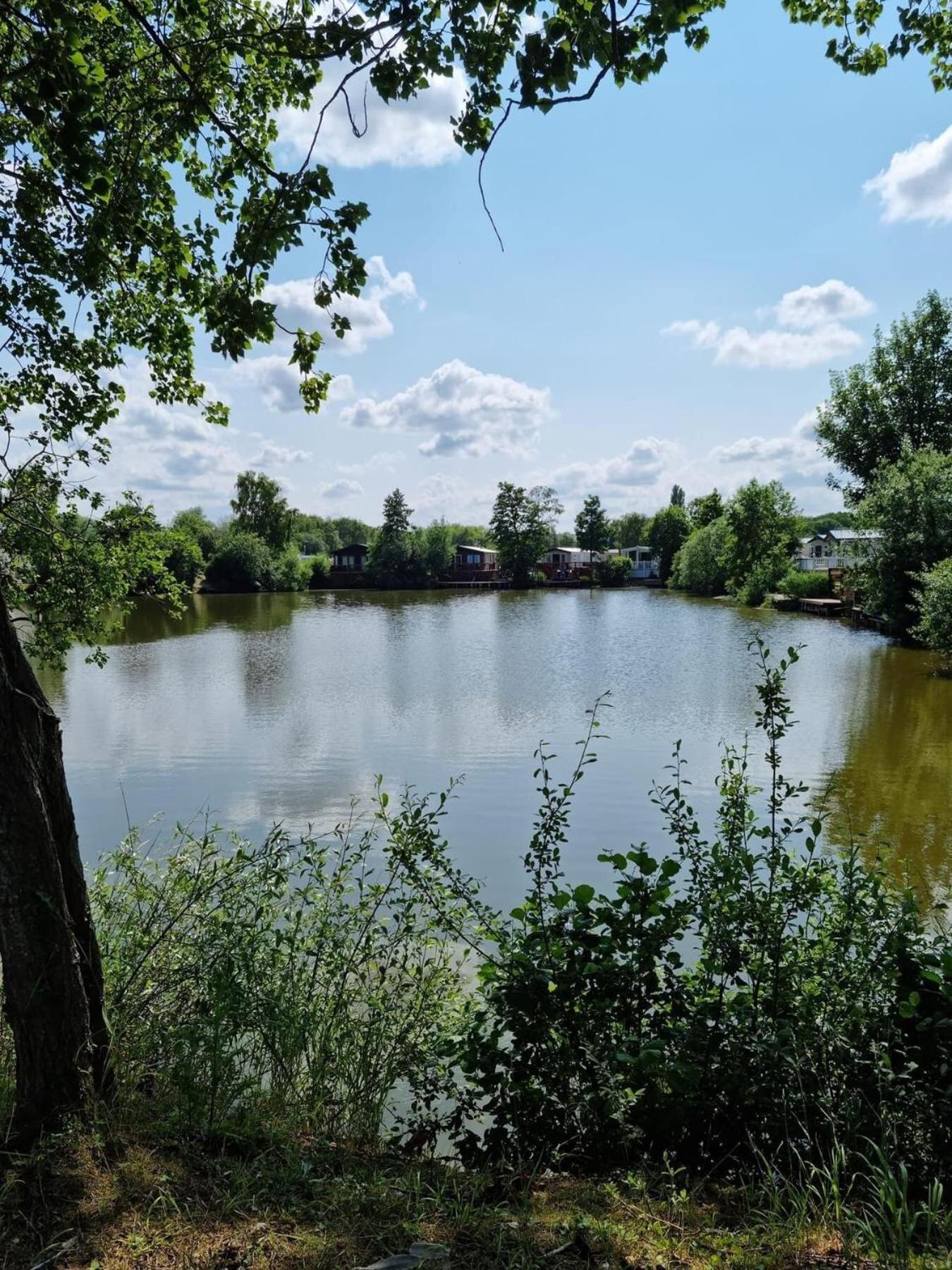 Rudd Lake Luxury Lakeside Lodge With Fishing & Hot Tub@Tattershall Zewnętrze zdjęcie