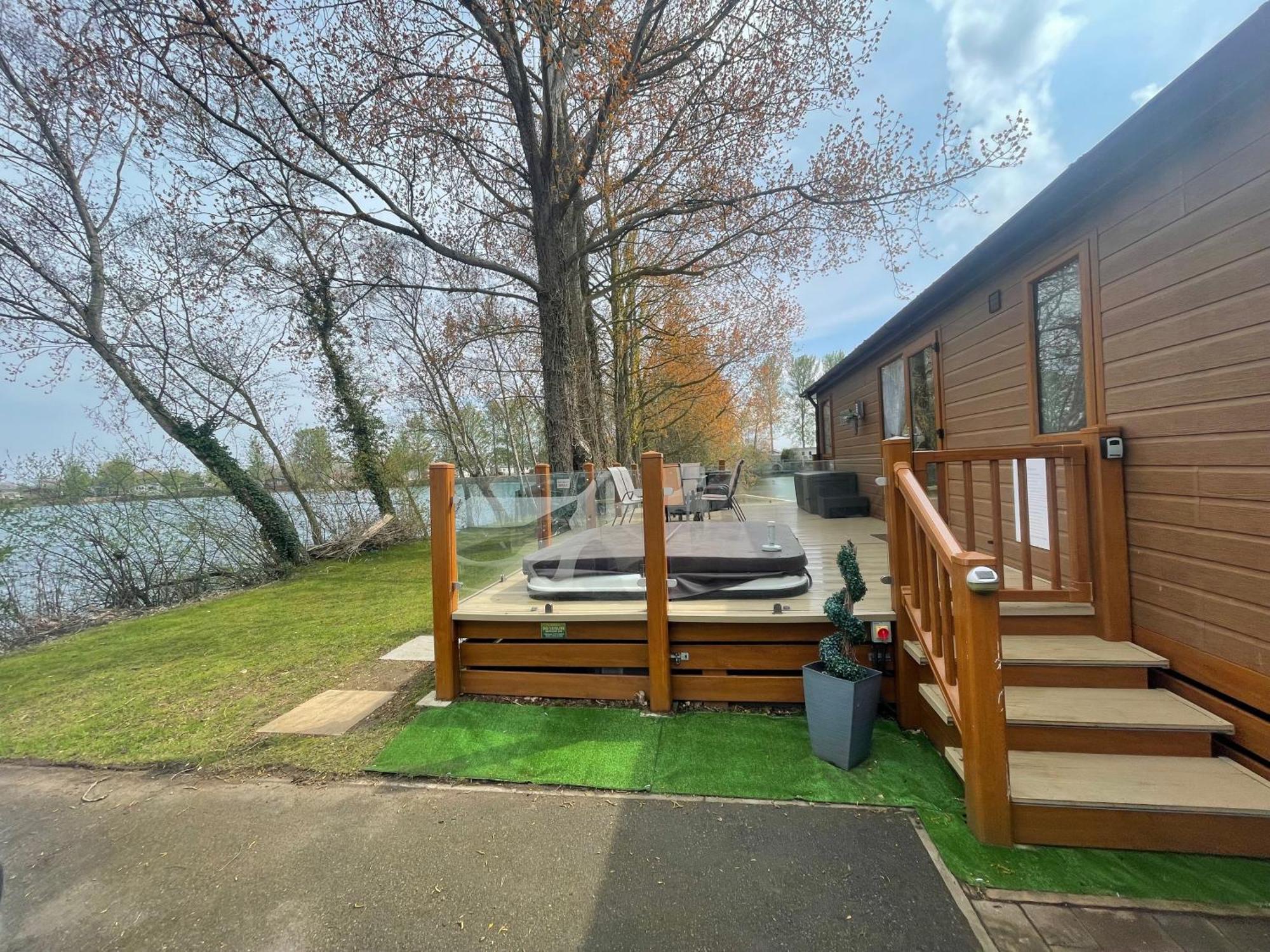 Rudd Lake Luxury Lakeside Lodge With Fishing & Hot Tub@Tattershall Zewnętrze zdjęcie